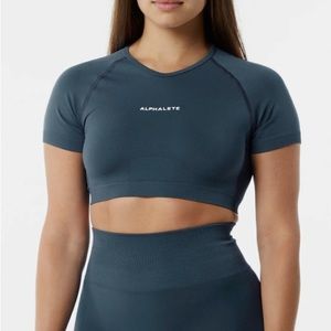Alphalete Amplify Crop Top